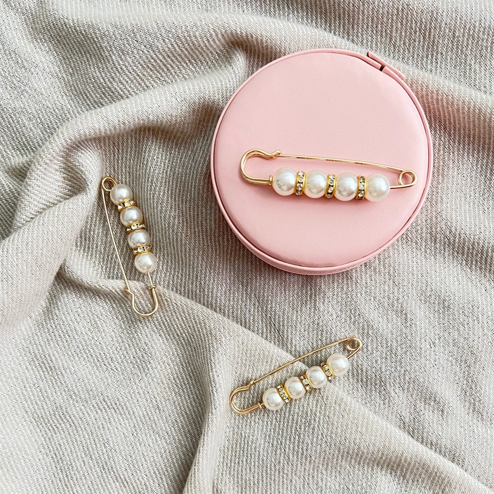 NWT 1 pc pearl brooch
